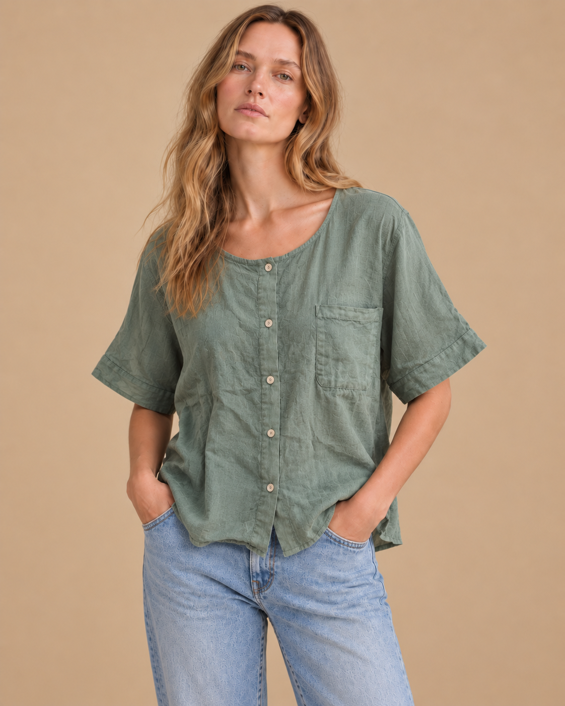 Blusa Orilla RAIZO en lino color Verde Salvia, vista frontal