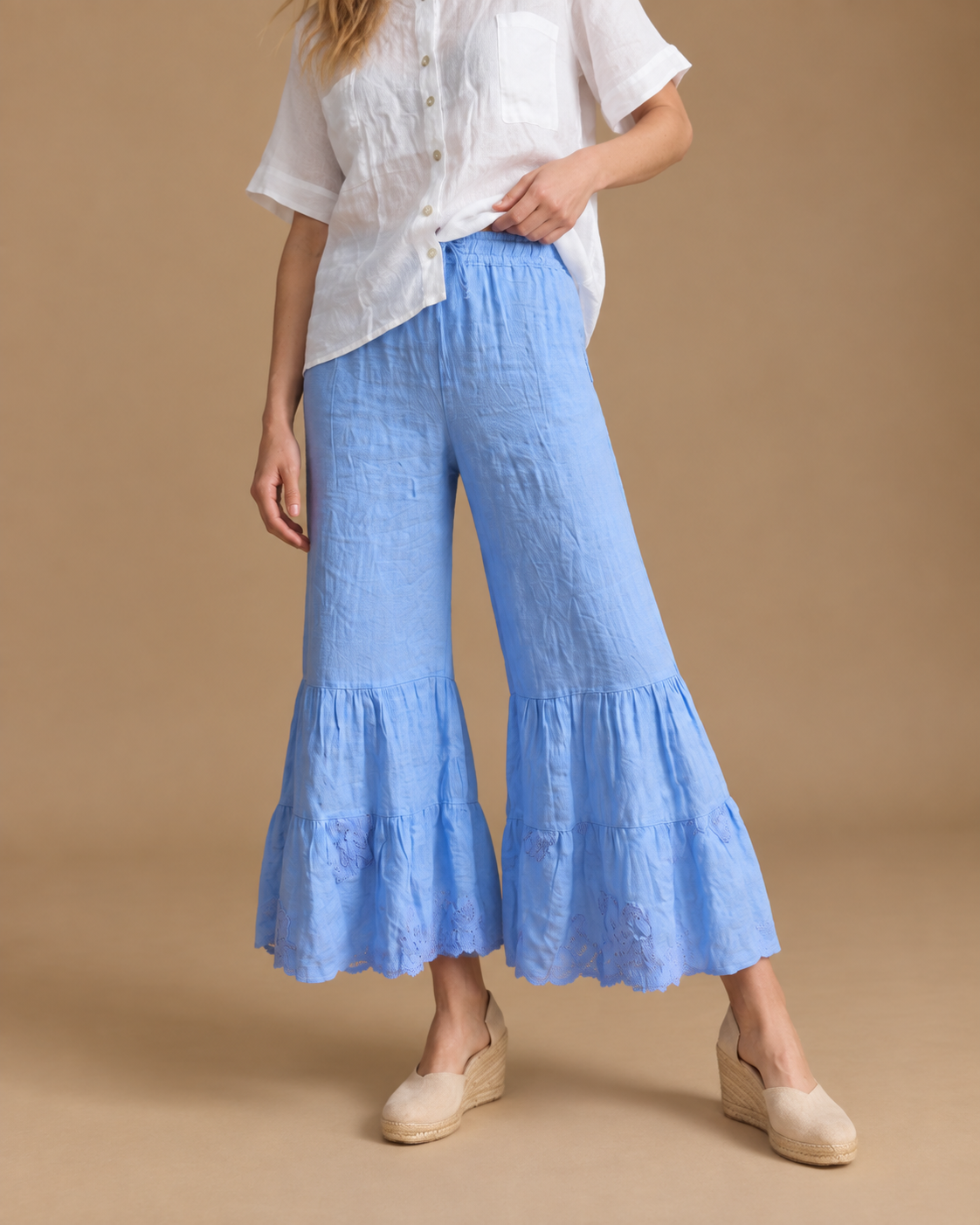Pantalón Cauce RAIZO en lino color Azul Cielo, calce completo