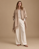 Chal Trama Calma de Baby Alpaca y lana color camel RAIZO, vista frontal