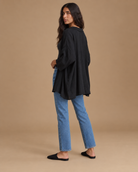 Tapado Sombra de lino color negro RAIZO, prenda puesta en modelo