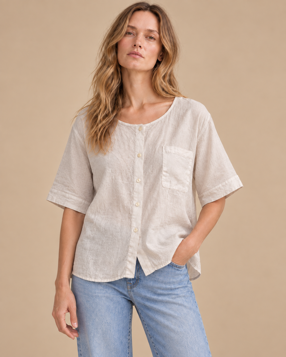 Blusa Orilla RAIZO en lino color Arena, vista frontal